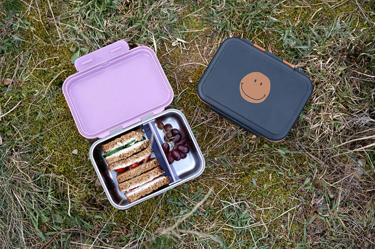 pol_pl_Lassig-Lunchbox-ze-stali-nierdzewnej-Little-Gang-Smile-navy-11873_4