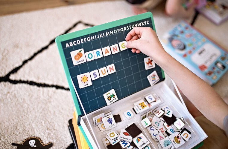 Janod Magnetyczna układanka Alfabet angielski Magnetibook