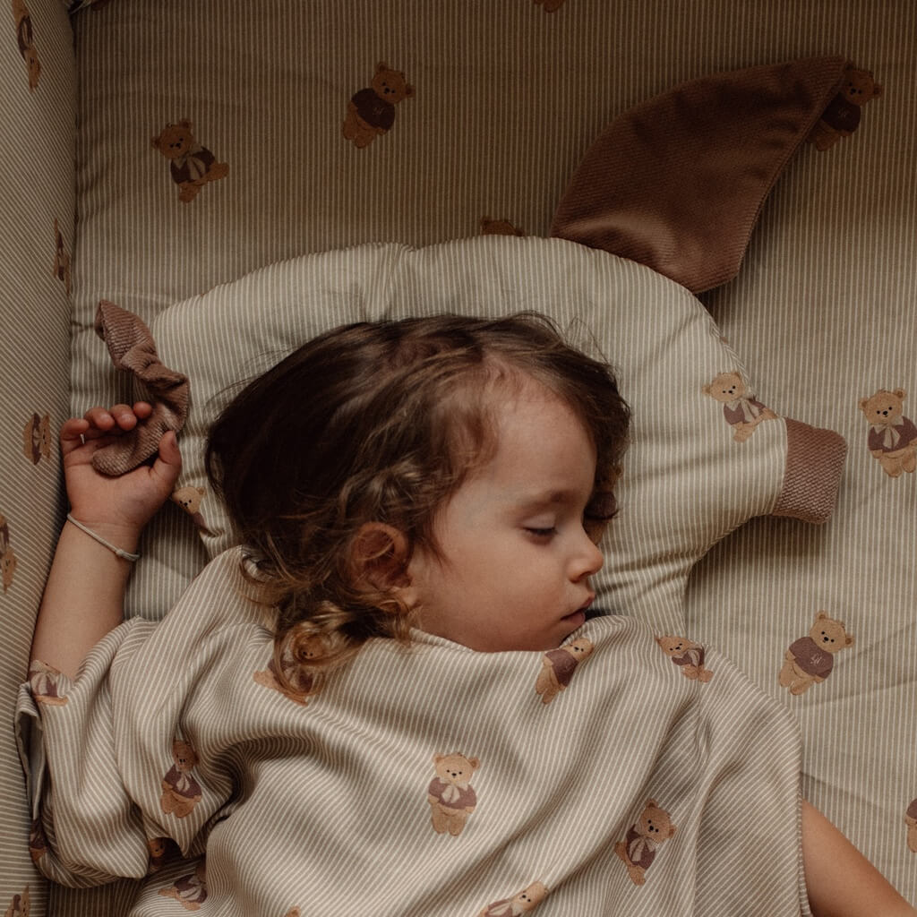 La Millou Poduszka Sleepy Pig Velvet Baby Bear