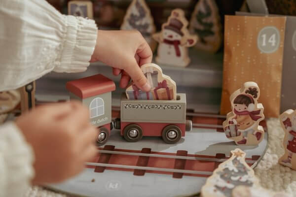 Little Dutch drewniany Kalendarz adwentowy w walizeczce FSC X-MAS